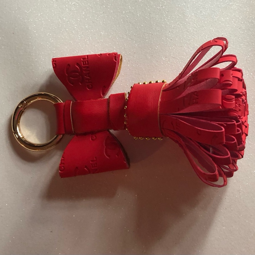 Red bow & Tassel Keychain - Picture 3 of 5